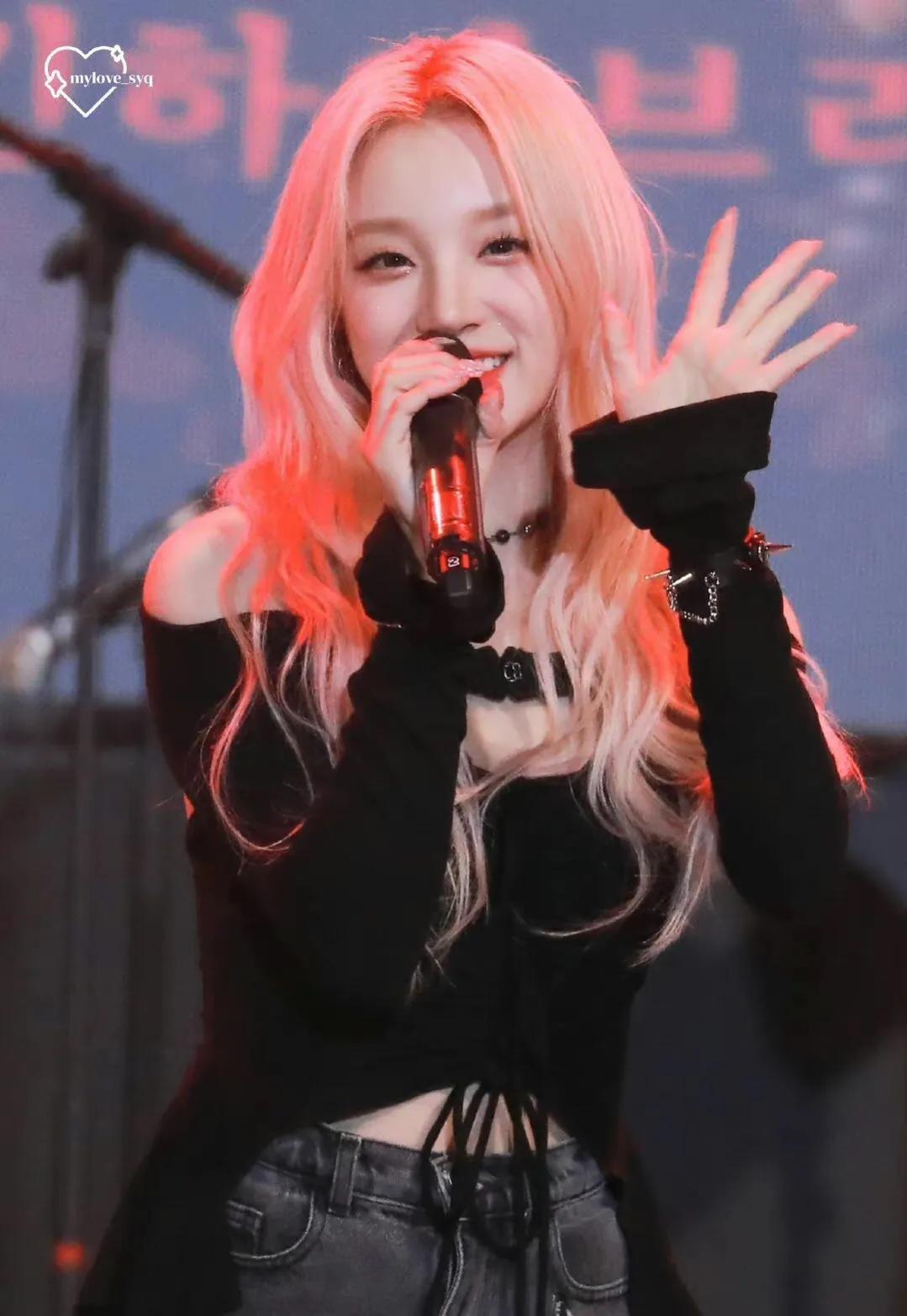 宋雨琦美图 湿发也好美 什么风格都能驾驭，跳舞妖精好会扭