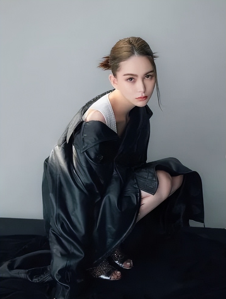 昆凌产后1个月宣布回归 展现好身材 网赞“像没生过孩子一样”