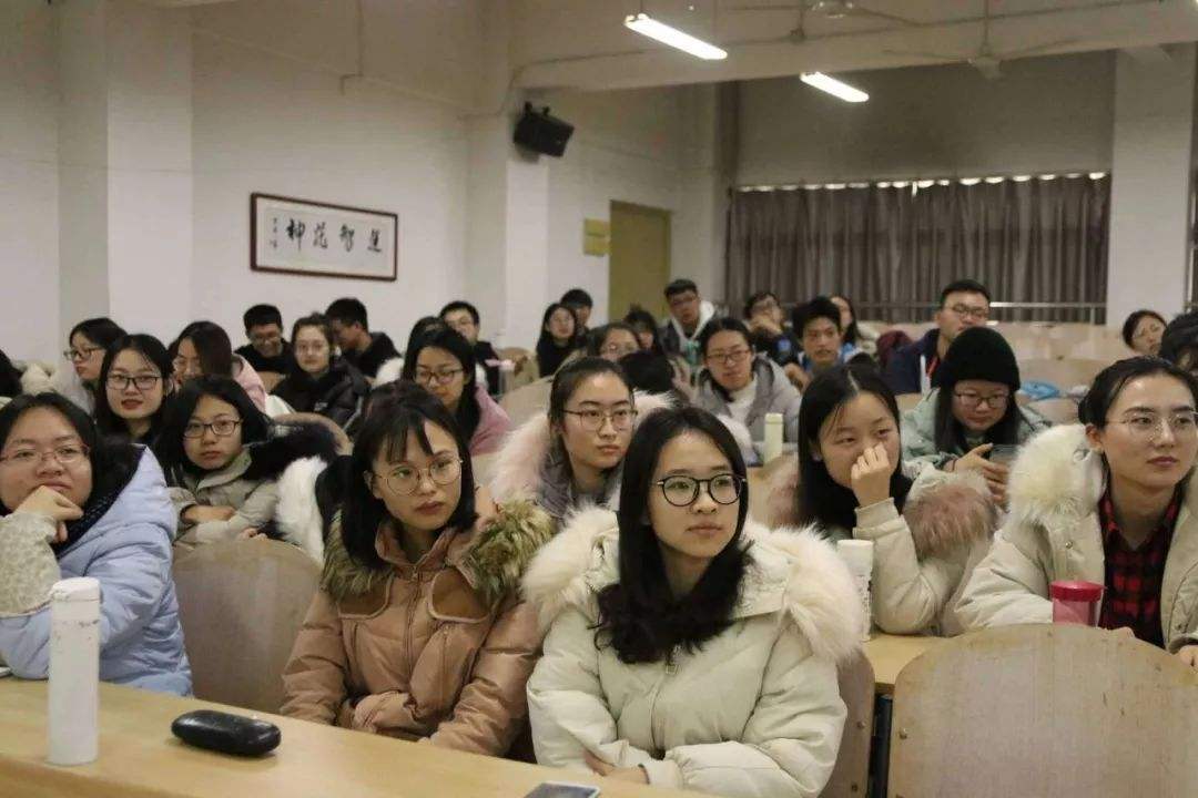 什么是公费师范生？学费全免，毕业就是铁饭碗，值得报考吗？