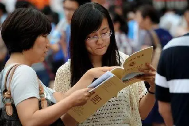 985大学的“江湖绰号”盘点，每个都很接地气，网友直呼太形象了