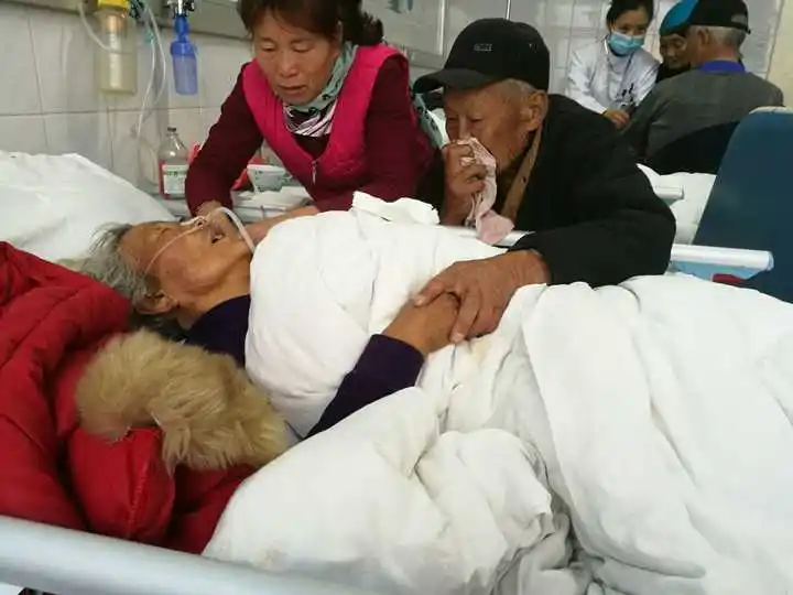 脑梗人群为什么越来越多？奉劝：常吃这2种食物会增加患病风险