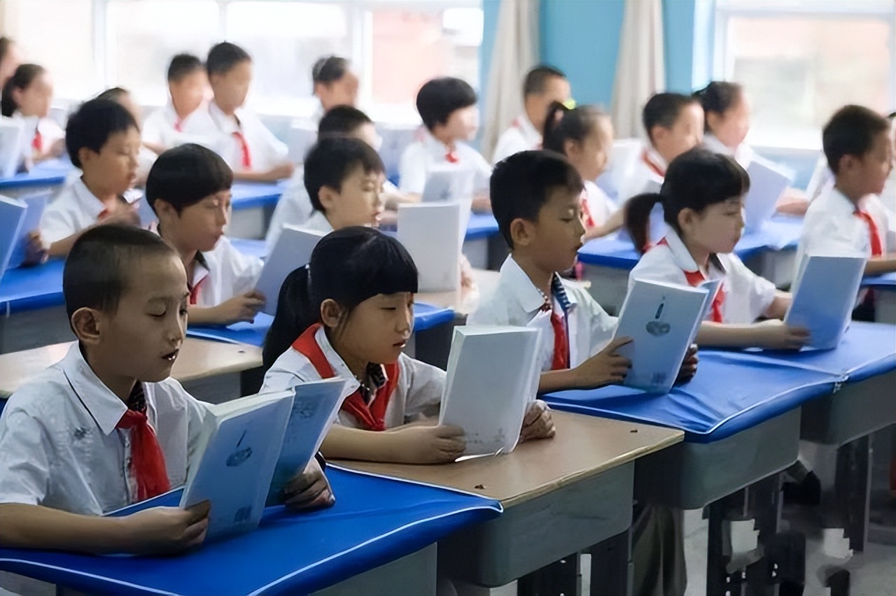 湖北女孩全市第一考进北大，收到通知书时才知道，妈妈患癌1年了