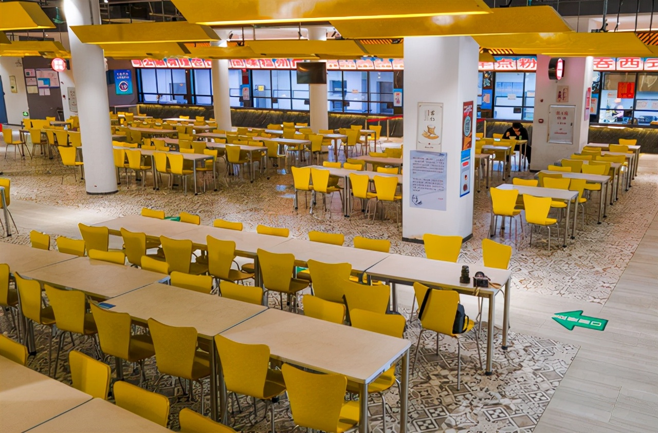 南京工业大学封校，食堂打出傲娇标语，网友：赤裸裸地“报复”