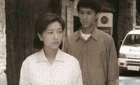 薛之谦摆拍，靳东写诗，张大大泪流满面，男人做作起来真要命