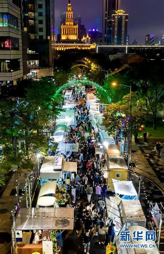 5个万亿级大城市,为啥一起“赶夜场”?