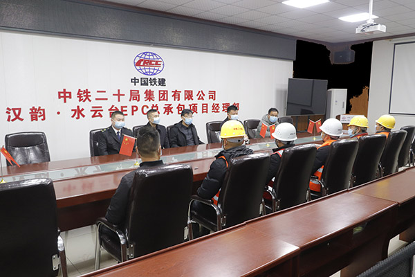 汉台劳动监察多方协调 五名务工人员今日领薪