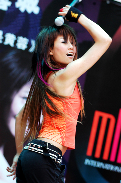 “被精神病”王蓉的娱圈落魄史：我看到了成年人最大的体面