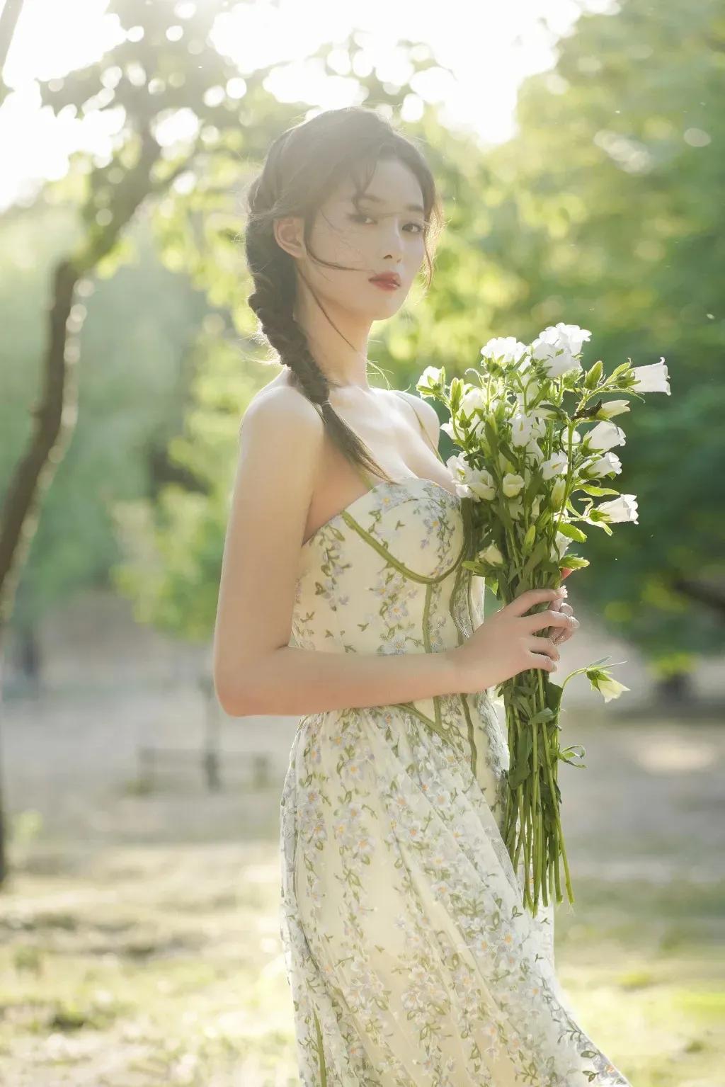 徐艺洋，夏日花仙子