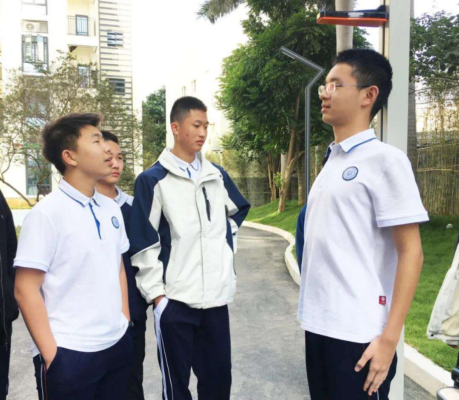 2014年，小伙为增高7.2厘米，花费16万断骨，如今与后遗症为伴