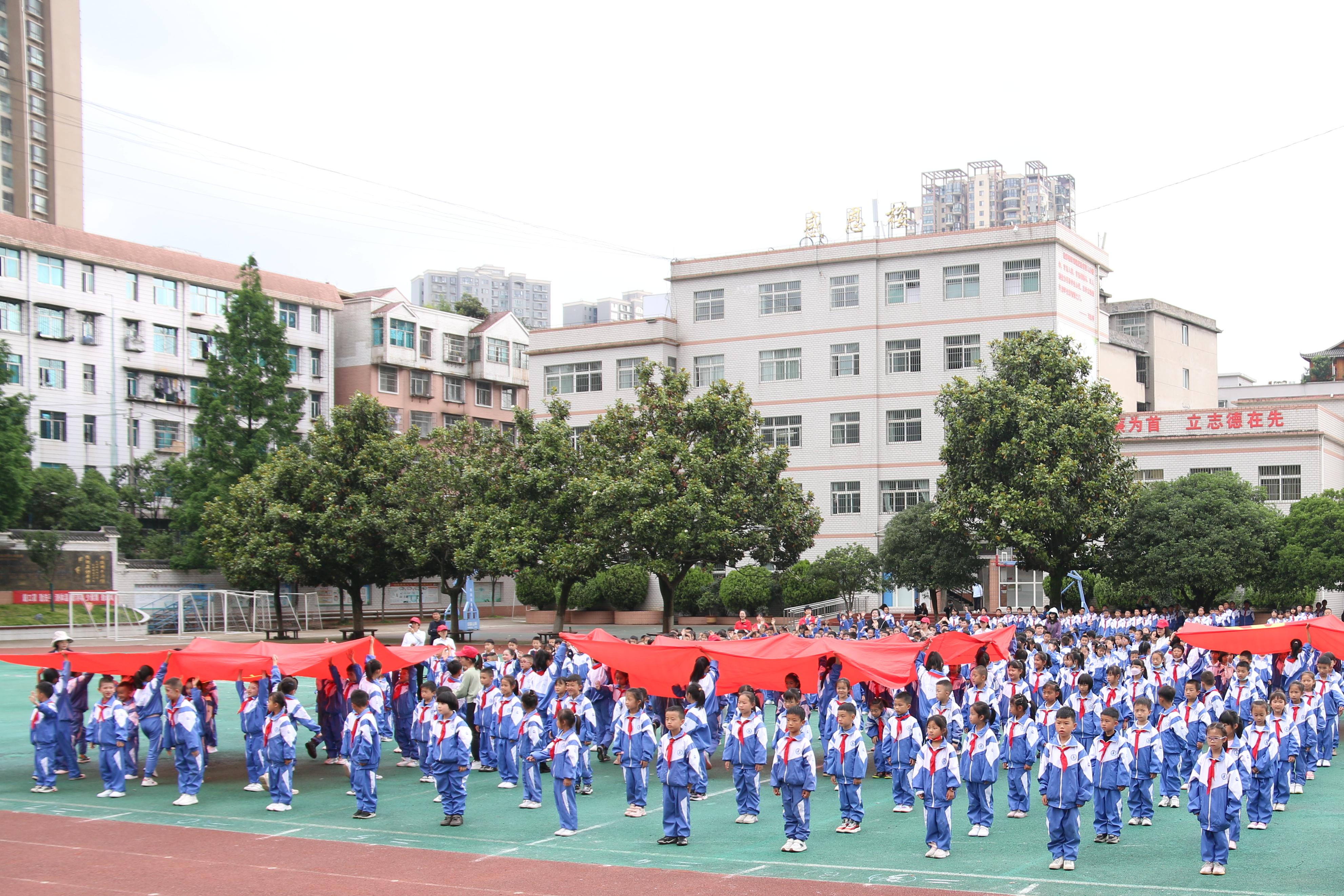 六盘水市实验小学袁野图片