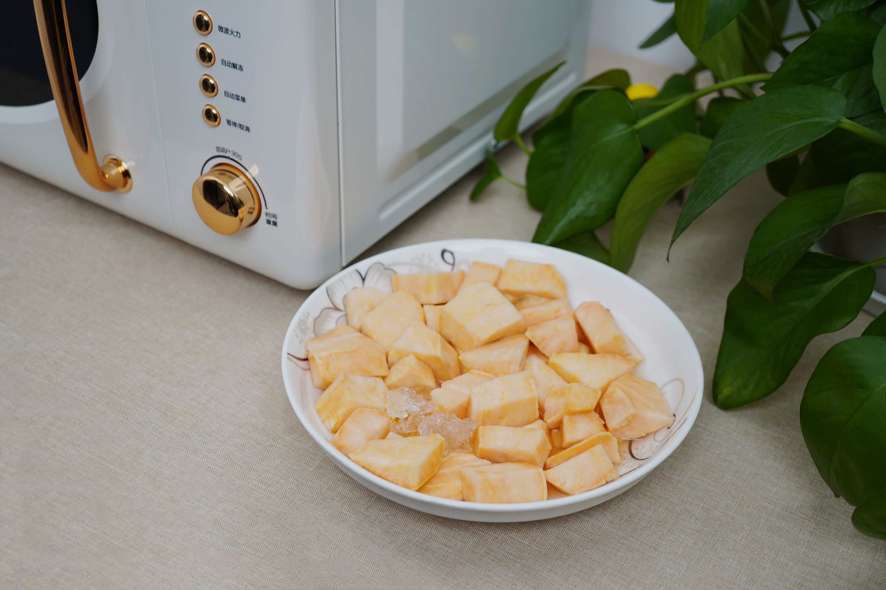 除了用来热菜热饭，现在的微波炉还能做这么多你知道吗？