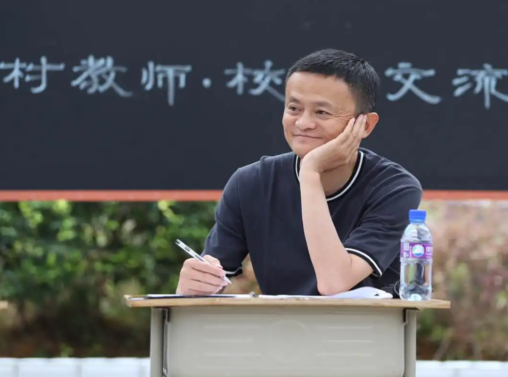 马云雕像在“废墟”中被发现？杭师大给出回应，竟然是个乌龙