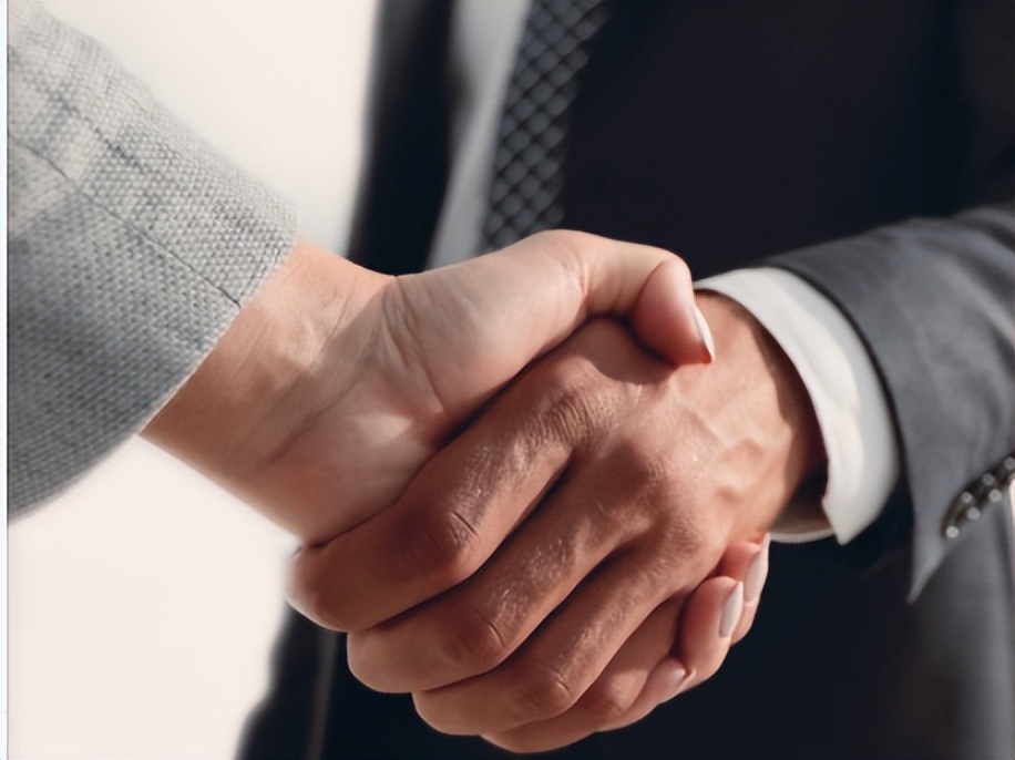 马云：24岁大学毕业，普通人到首富，再回首才发现他成功是必然的