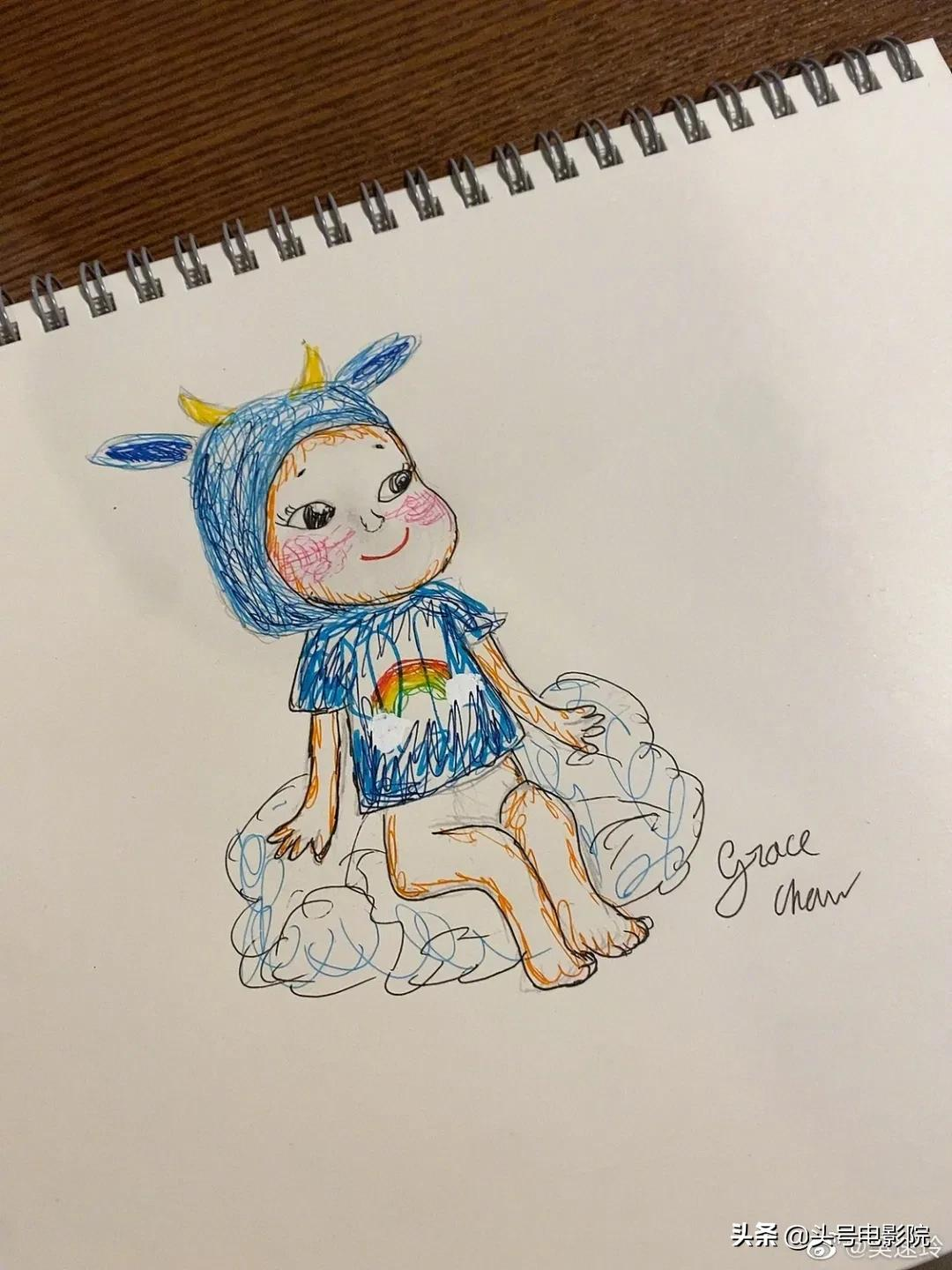 黄多多16岁戴金链涂眼影,爸爸萌娃早熟!曹格女儿11岁露肩画眼线