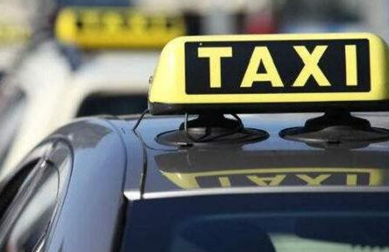 2004年，长沙出租车司机撞死抢劫自己的歹徒，被判3年半引发争议