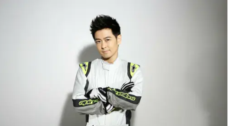 娃娃脸我只服这12位明星！有人30岁还能演高中生，个个青春永驻