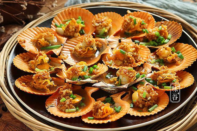 年夜饭上这道蒸菜，8分钟搞定，简单省时又省力，味道鲜香人人夸