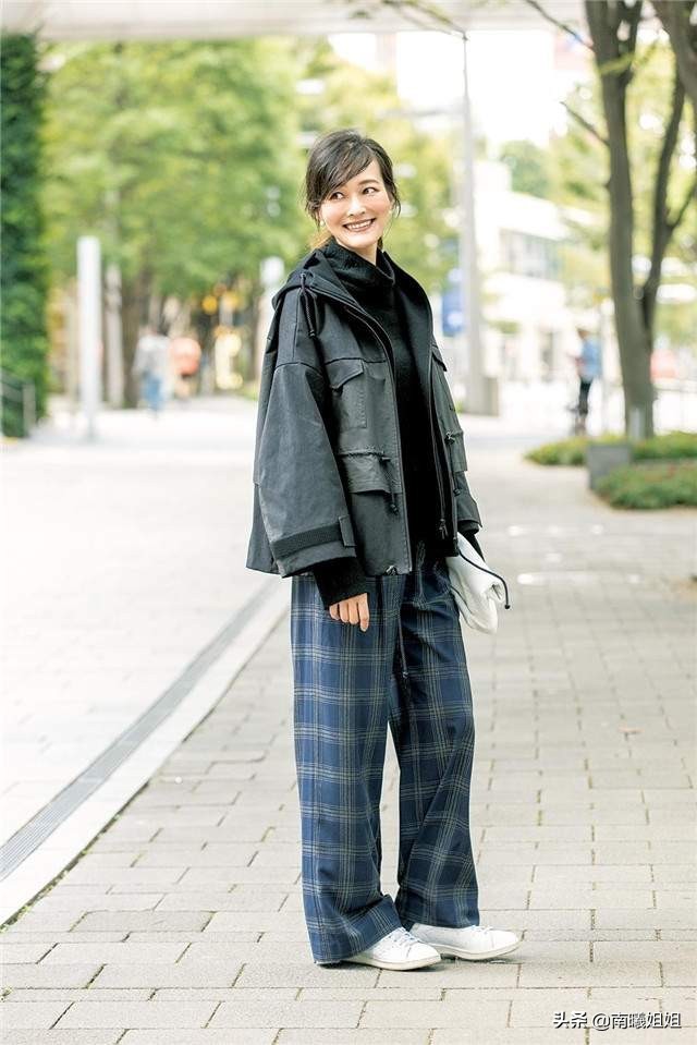 人到中年身材走样，穿裤子该“紧”还是该“松”？看完你就懂了