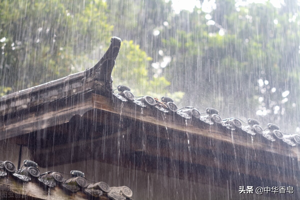 雨雾笼罩了整个水乡,极客黑泥皂清洁沐浴,隐隐约约着缥缈的美感