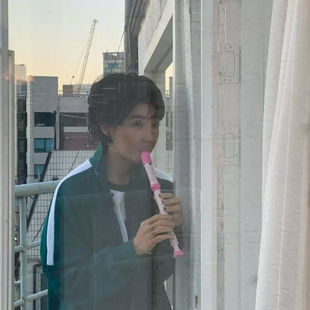 Apink大变身!10周年粉丝见面会上装扮《鱿鱼游戏》