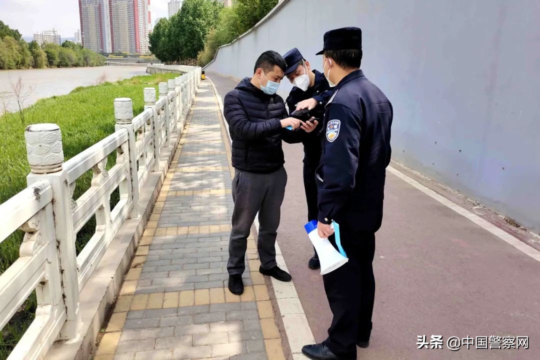 【疫情当前 警察不退】警徽闪耀 情暖“疫”线