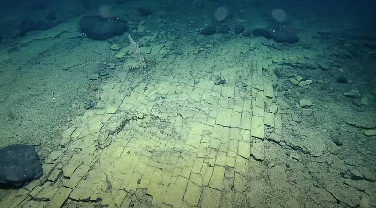 太平洋海底发现“黄砖路”，是人为建造还是自然形成？有何依据？