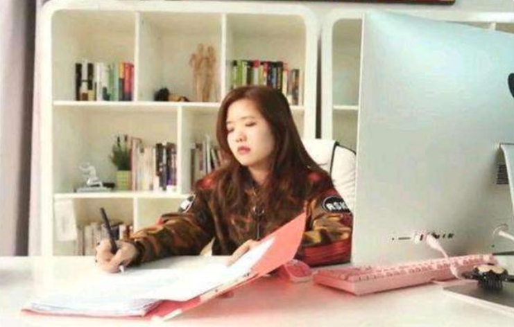 27岁美女在广州有多栋楼，每天拿着笔记本收房租，如今怎样？