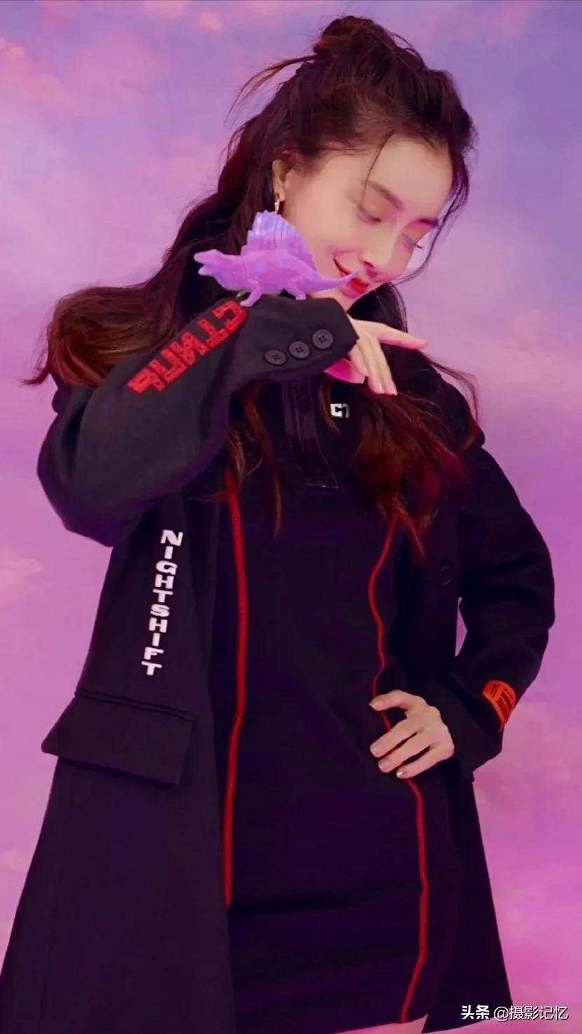 杨颖：女人味十足