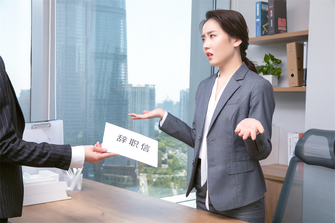 如果你特别想辞职，快到崩溃了，你会继续忍一忍，还是果断辞了？