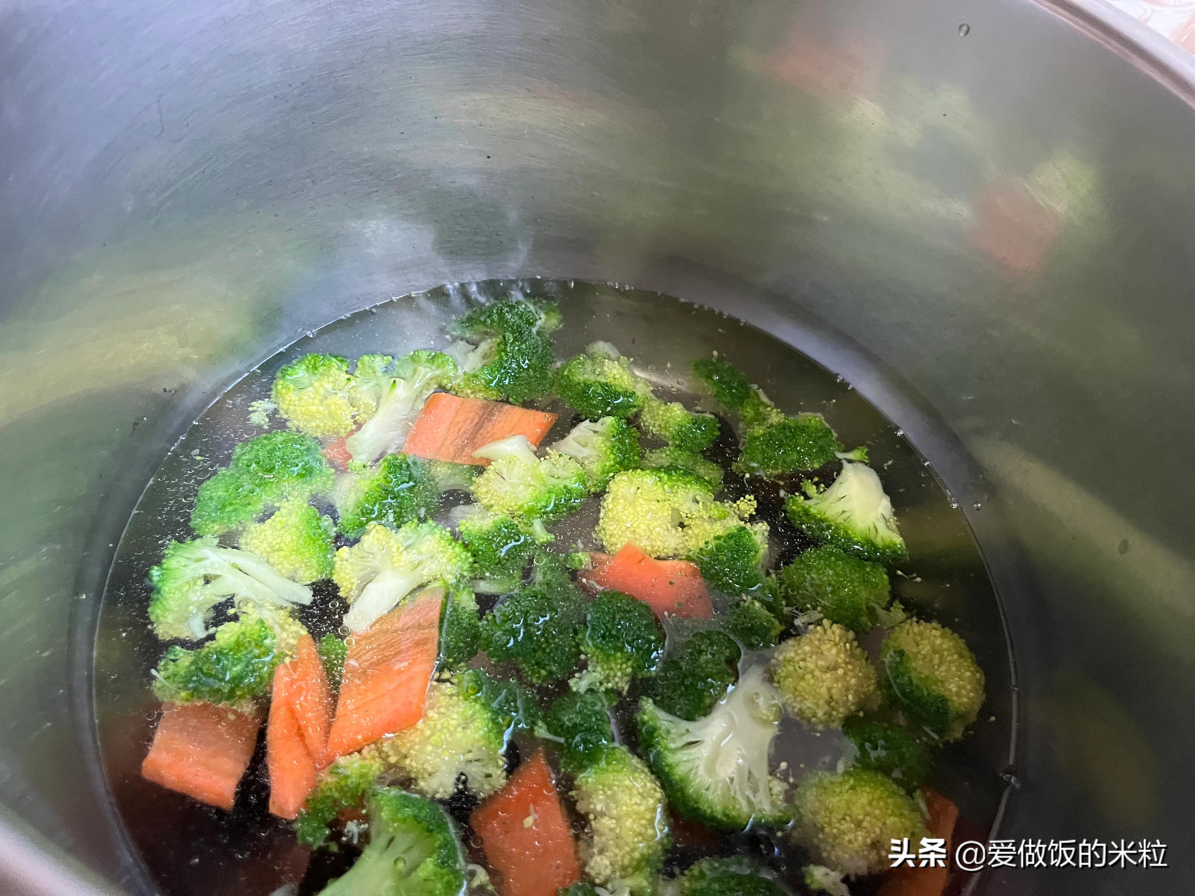 西兰花怎么炒好吃家常做法（家常菜清炒西蓝花的配方）