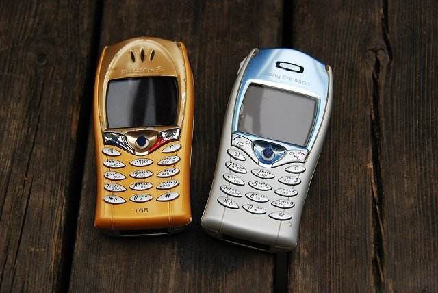 二十年前的手机报价单，五千块只能买到“黑白屏”手机