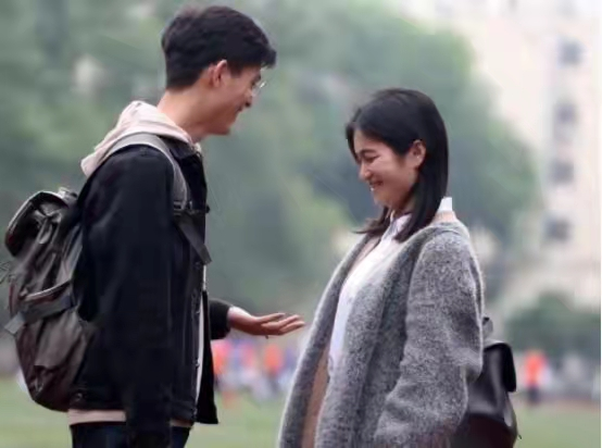 24岁的美女大学生，大学四年竟然没有男生追，现在的男孩怎么了？