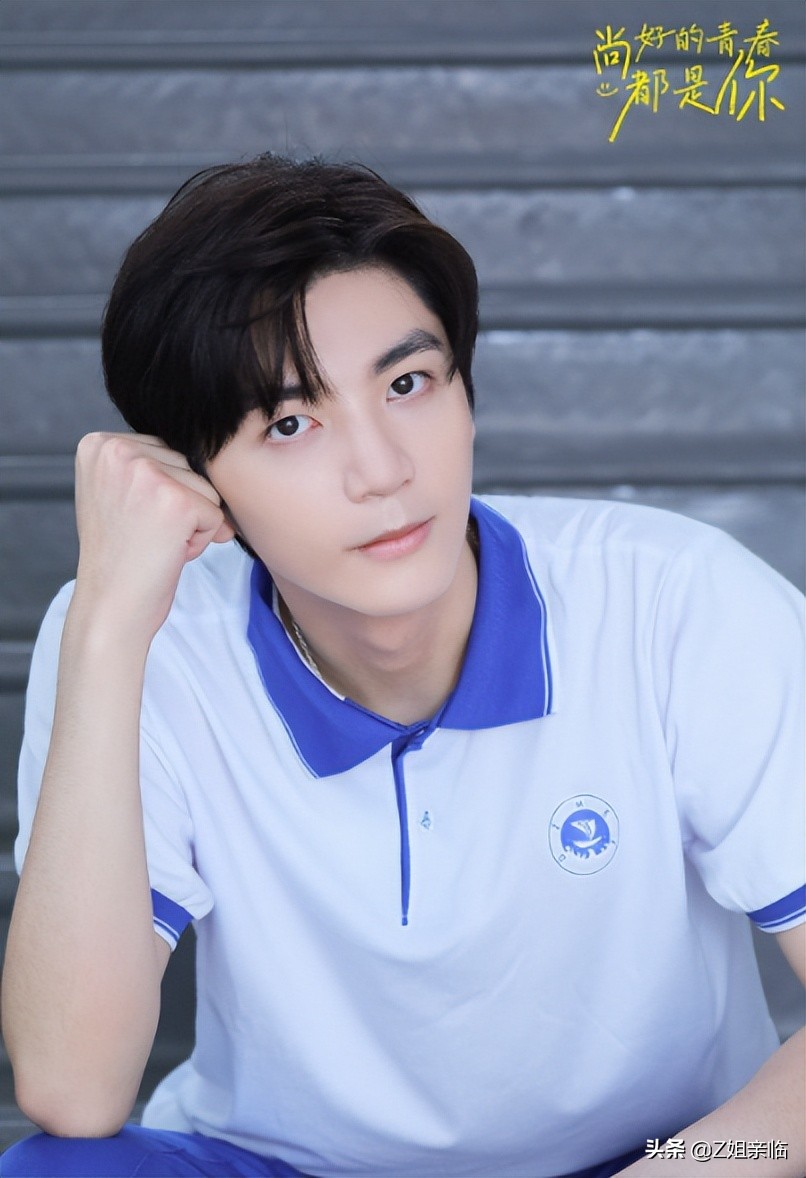 表面是星二代，实际是可怜人，有亲爹像没有，最长38年没见过爸爸