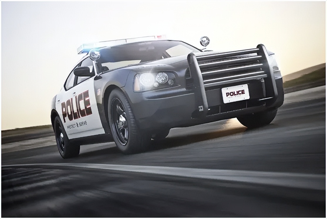 美国移动运营商威瑞森推出利用毫米波和C波段网络的联网警车