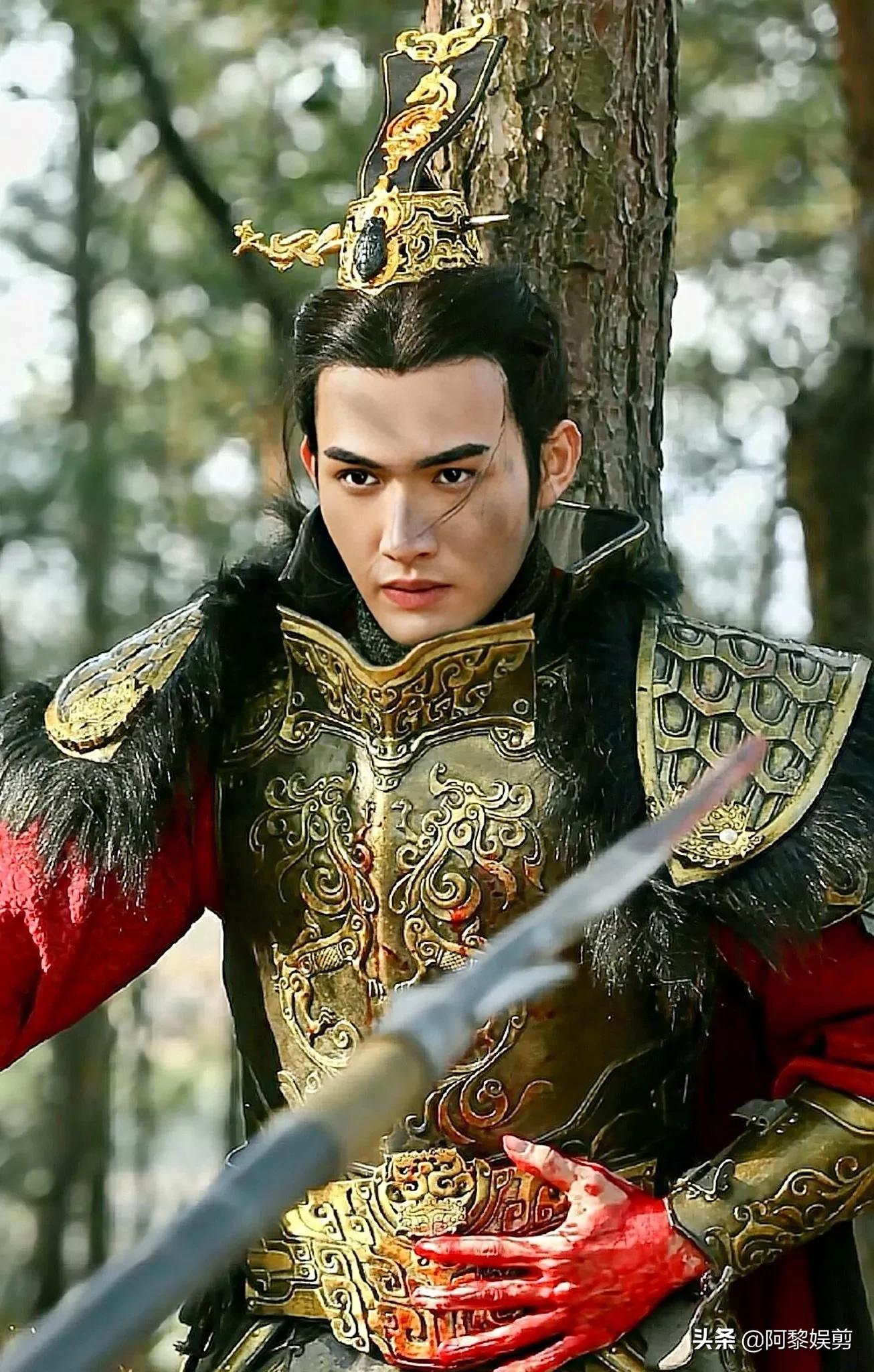 男明星穿铠甲VS女明星穿铠甲