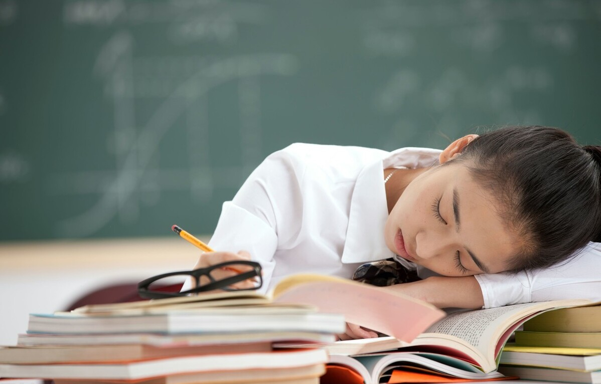 大学生里正蔓延“新型啃老”，父母还以为孩子很努力，甘之如饴