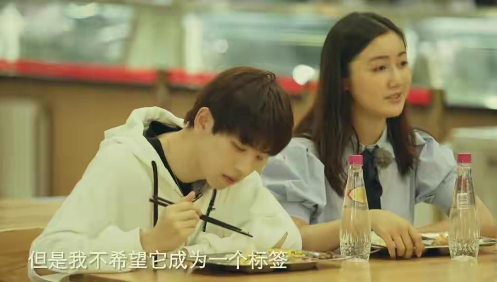 还记得“点读机女孩”吗？成为康辉师妹的她参加冬残奥会开幕式了