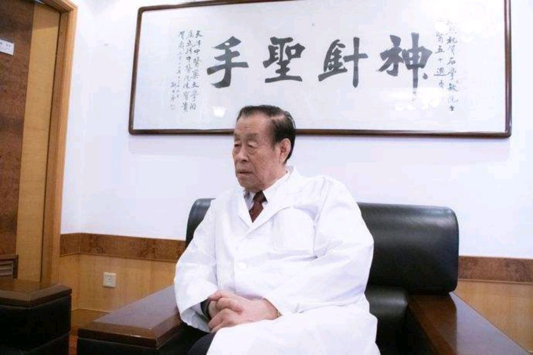 国医大师石学敏，擅长针灸治中风，人称“神针圣手”，享誉中医界