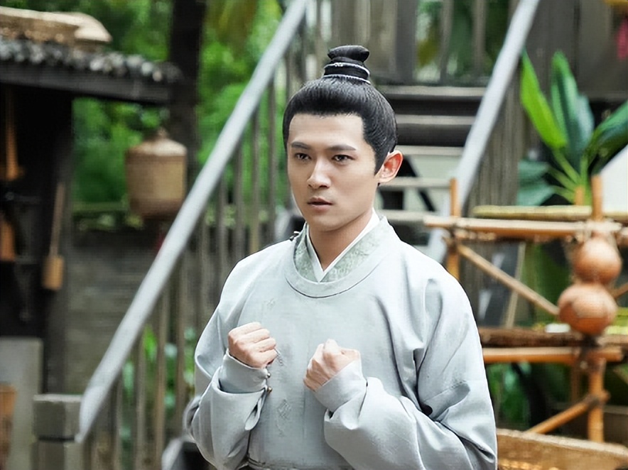 同样是演白面书生，把张国荣、任泉和佟梦实放在一起差距就出来了