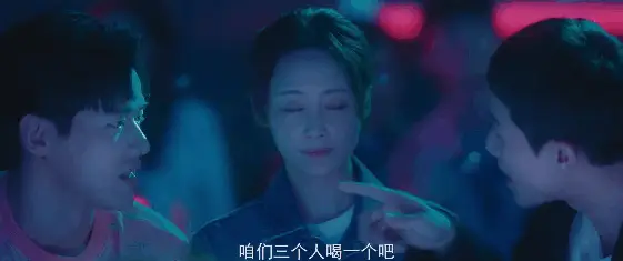 30岁老汉都狂追的国产喜剧！十足狗血，超“大尺度”的夜店群戏