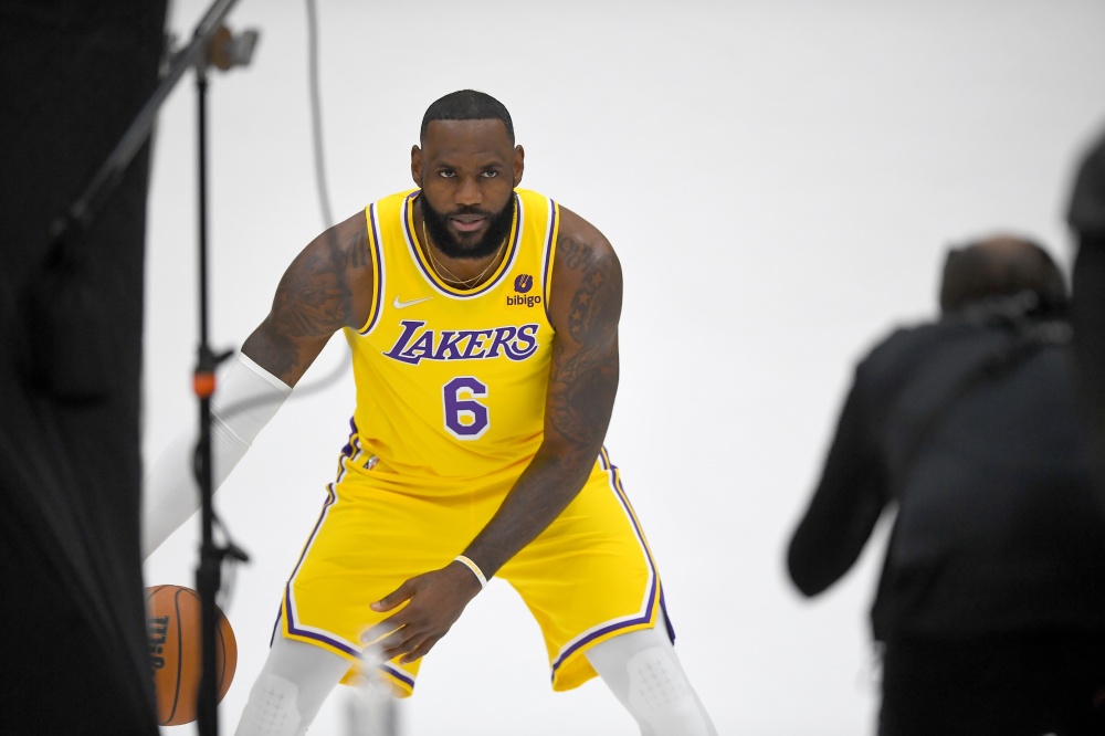 nba球员300万的有哪些(美媒列出了2022年收入最高的100名运动员中的NBA球员，都有谁)