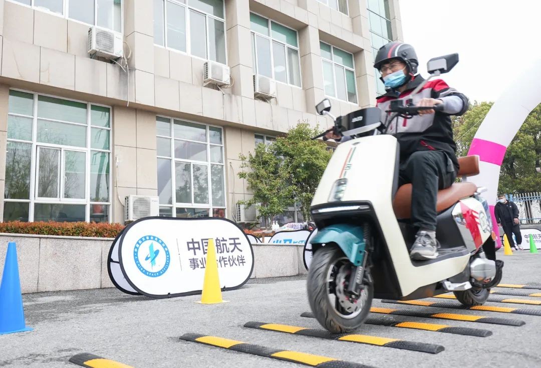 电动车最多能跑多少公里(3款超跑电摩续航200km起) - 青木春