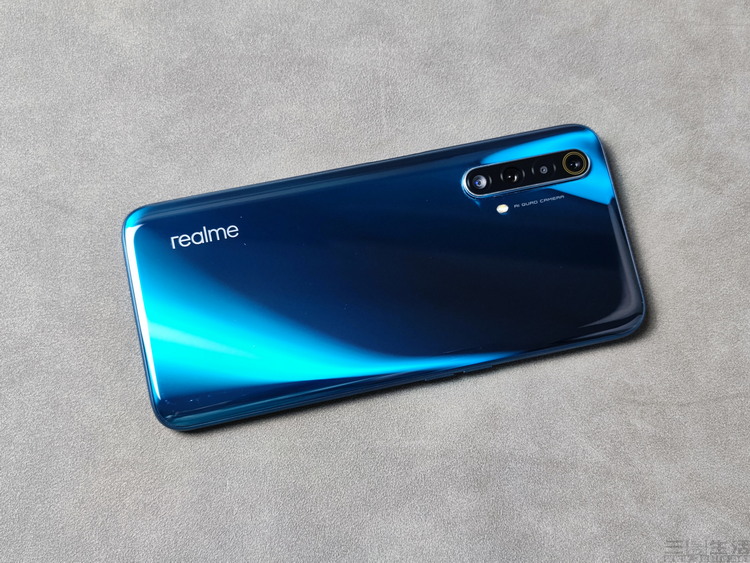 系统升级会“负优化”拍照？我们测了两台手机