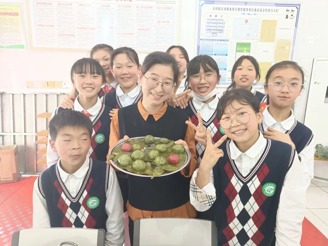 新兴小学劳动教育“小厨房”课程之“做青团”