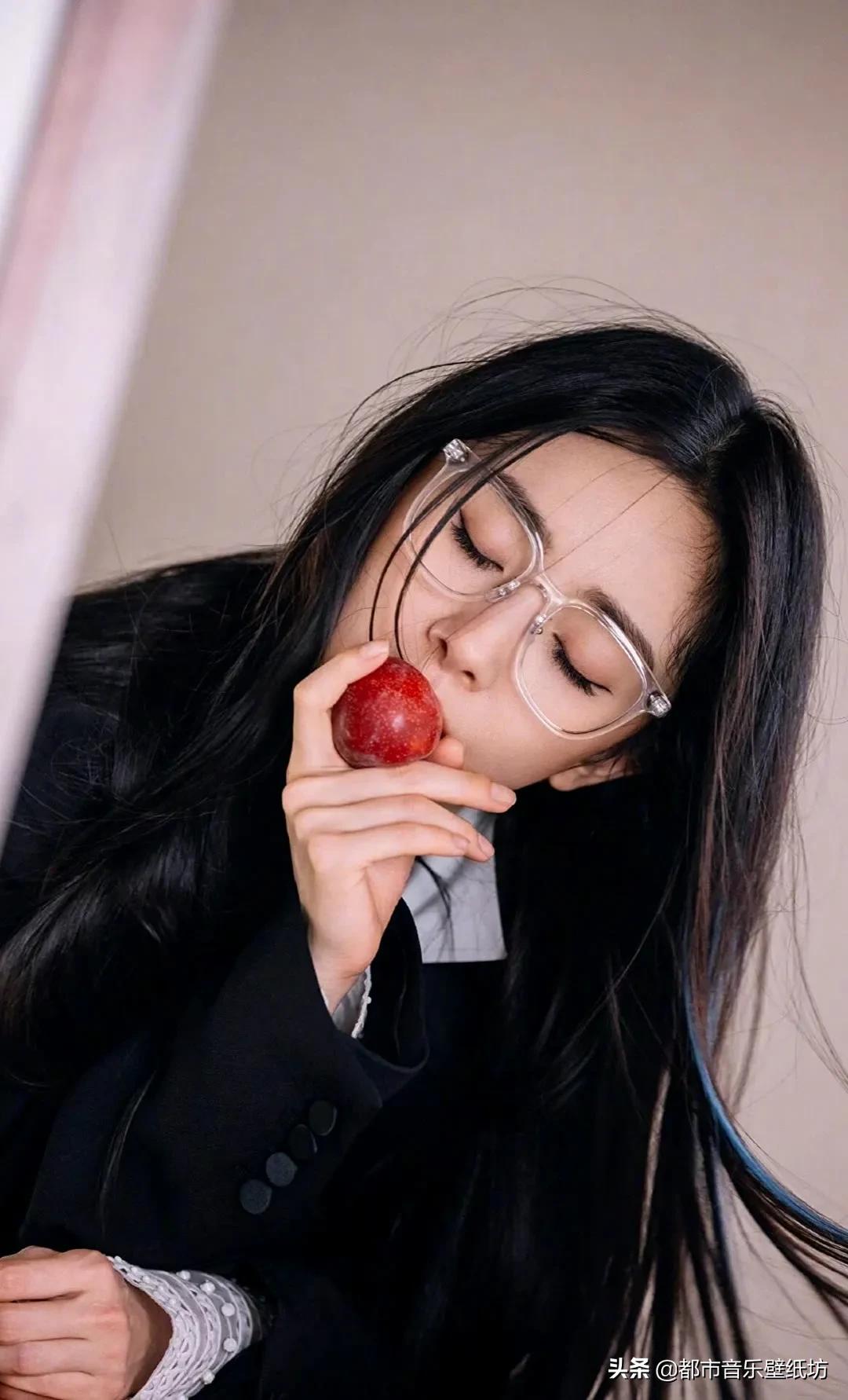 杨幂高清时尚穿搭美图壁纸精选