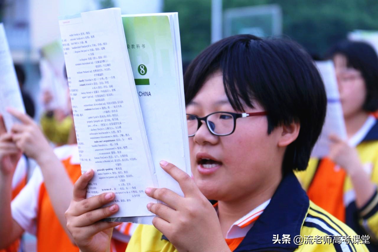 高考英语试题难吗？是否该降低分值？其实提高词汇量就能考高分