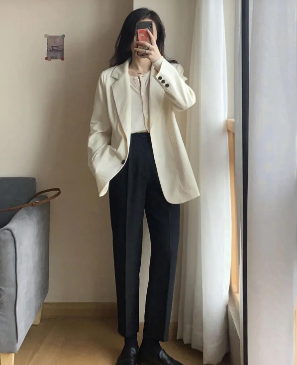 建议腿粗胯大的女生，选裤子时记住这几点，时髦显瘦还显腿长