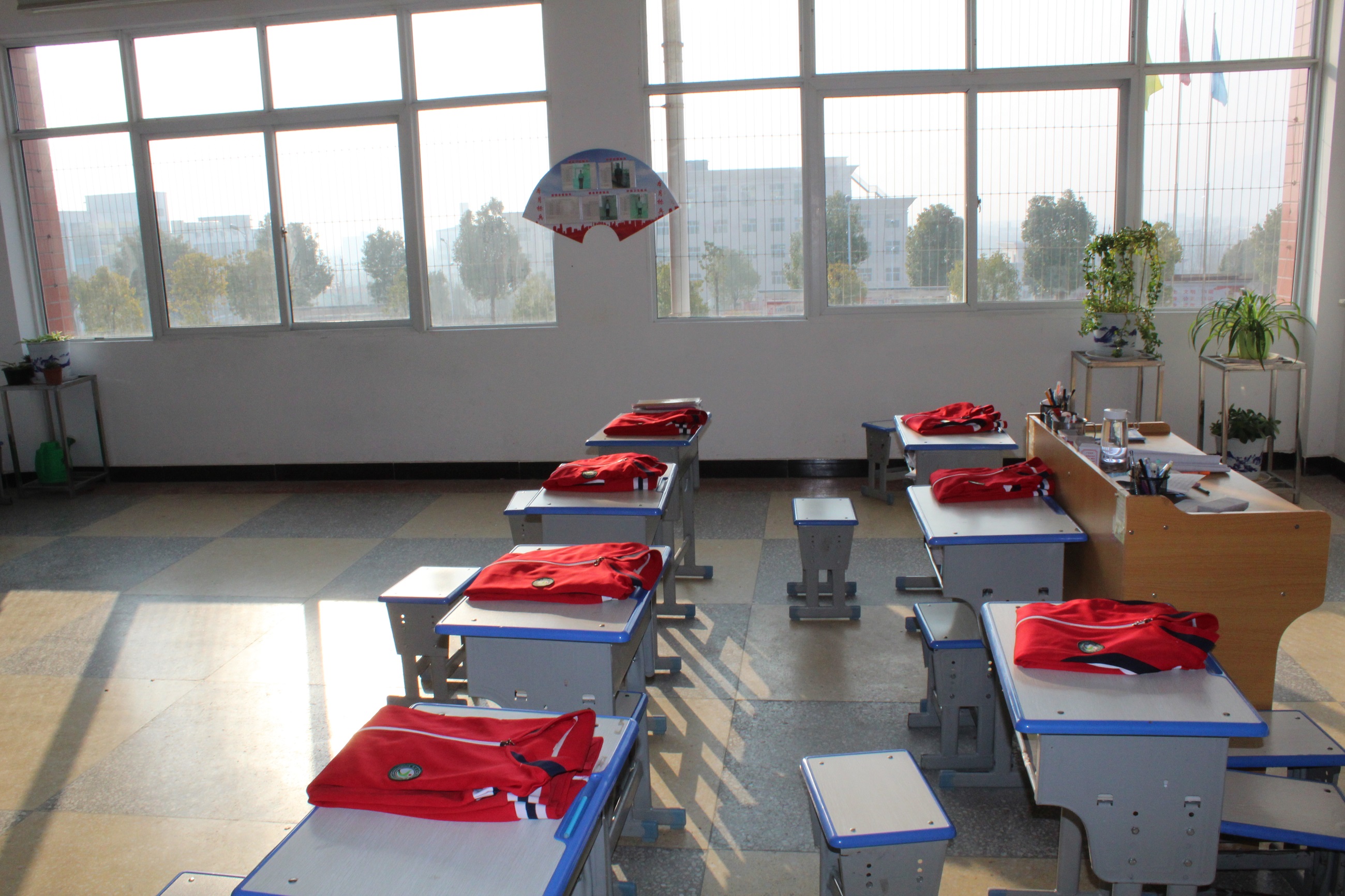 强化养成教育，提高生活技能