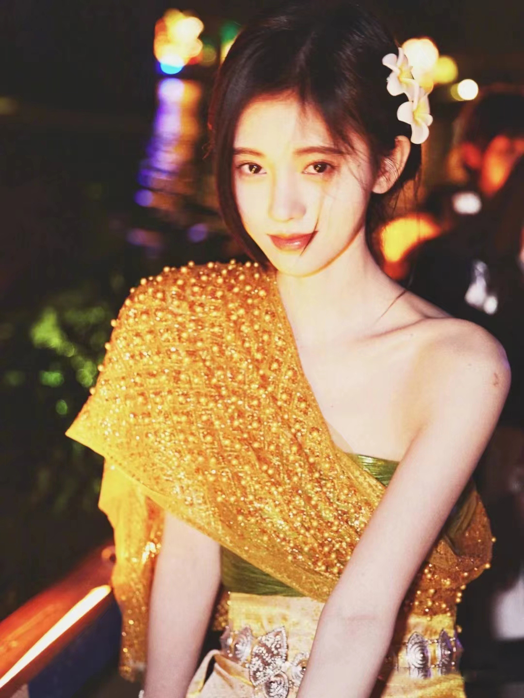 夏季来临“傣服”成爆款，鞠婧祎冯提莫纷纷化身傣族少女