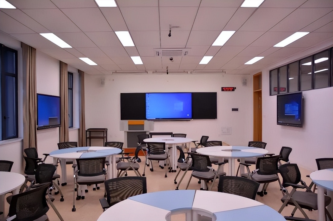 “恐龙”守候，坐拥4大食堂、水上图书馆！2022，成都理工大学等你来！